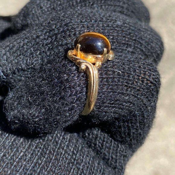 Woman’s Stylish Tiger Eye sphere ring - Picture 3 of 4